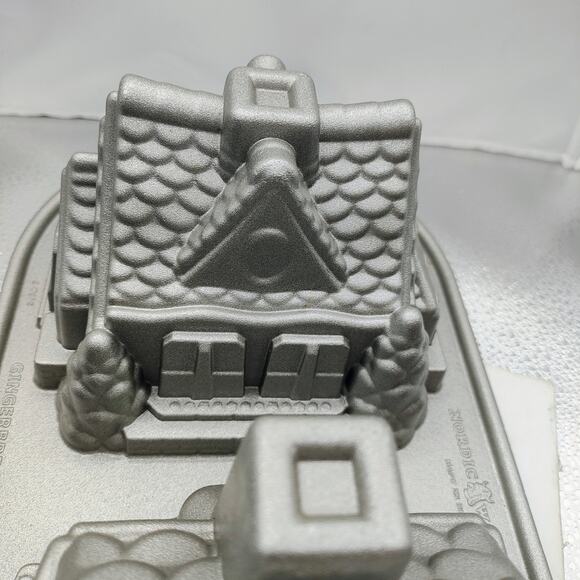 Nordic Ware Gingerbread House Duet Pan Cast Aluminum 5-Cup Holiday Bake - Picture 8 of 13